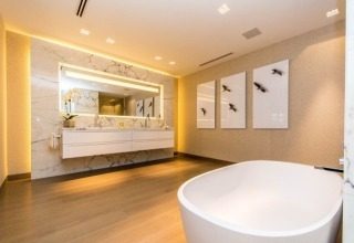 Luksusowe łazienki wykończone marmurem